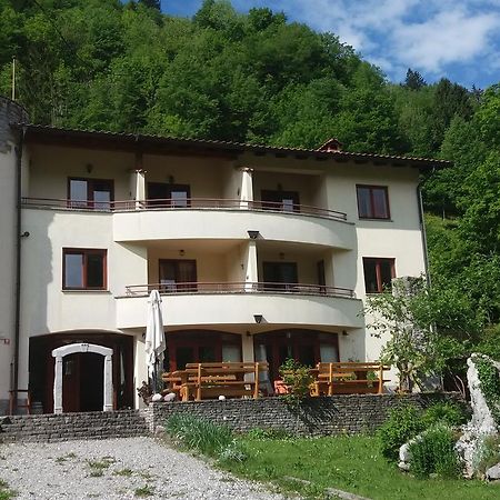 Hotel Glamping Zlata Ribica Idrija pri Baci Exterior foto
